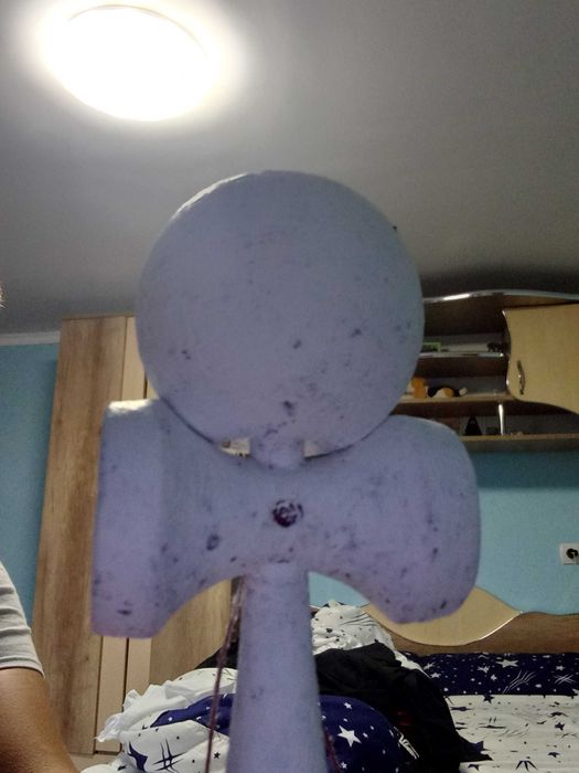 Kendama alba cu mult grip