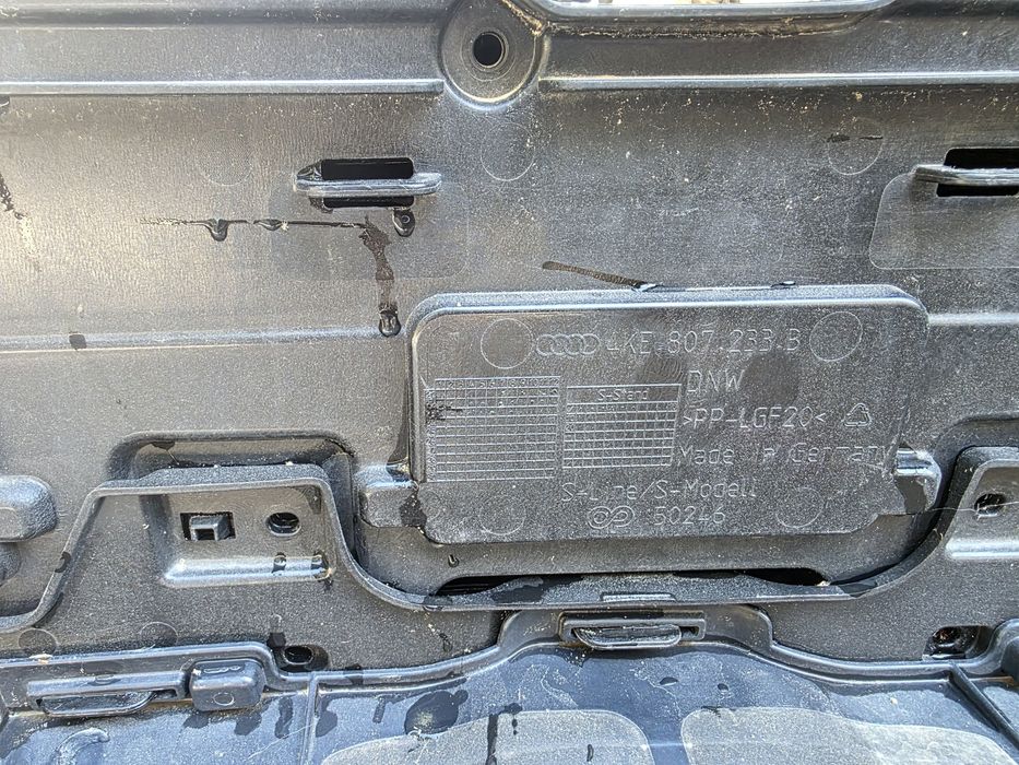 Audi Q8 E-Tron S-Line 2023 предна броня