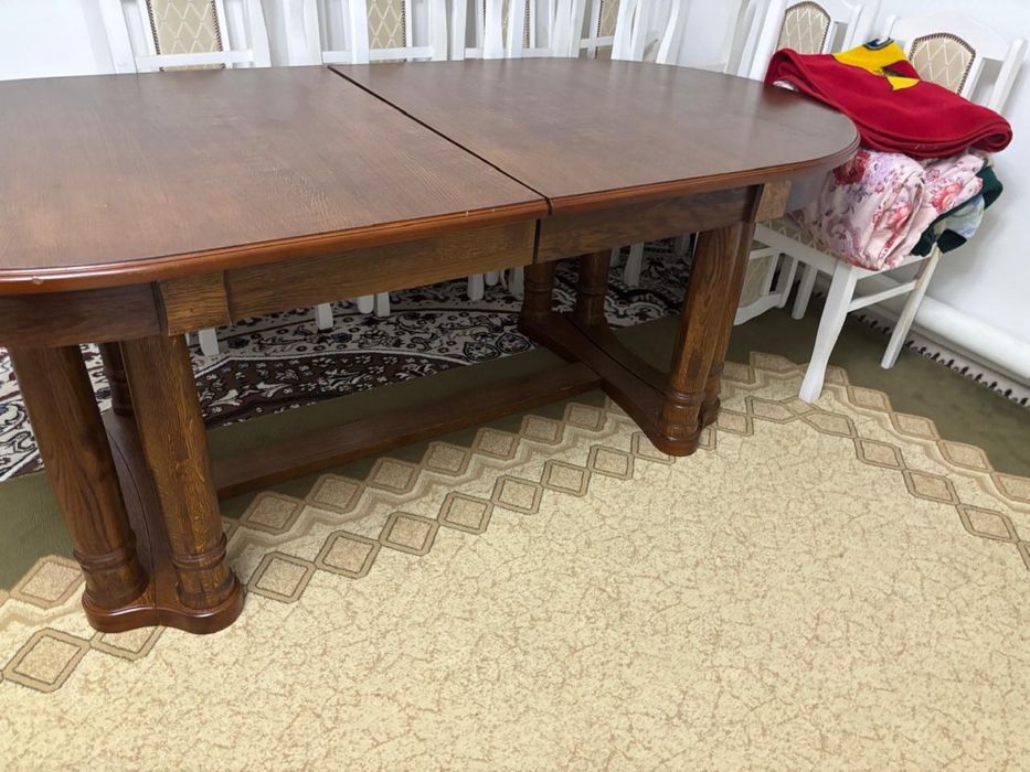 Стол из качественного дерева