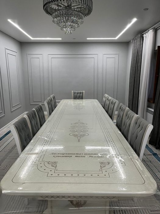 Стол со стульями