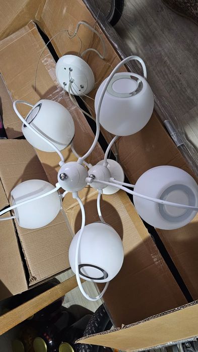 Продам люстры  разные