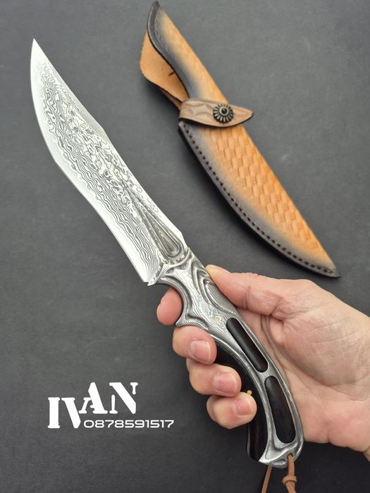 Ловен нож от дамаска стомана (96 слоя) сърцевина  VG10 с кожена кания