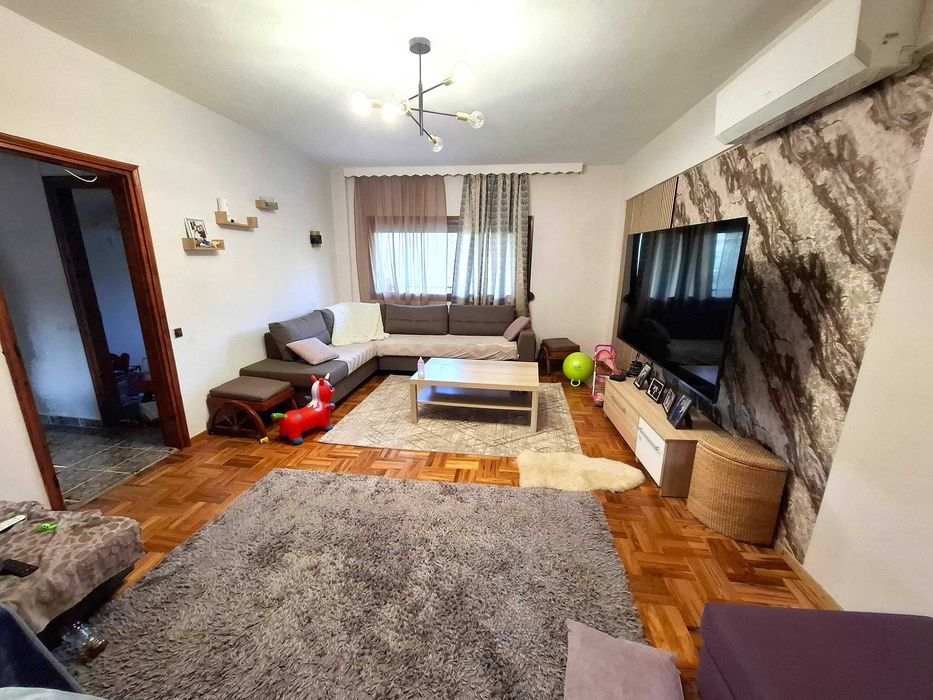 Продава двуетажна къща 150 м2 + 80 м2 и двор 400 м2 в Аспровалта, Гърция