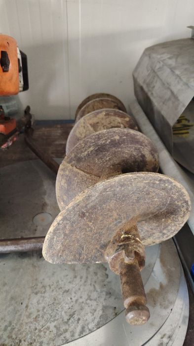 Inchiriez Burgiu 25cm latime