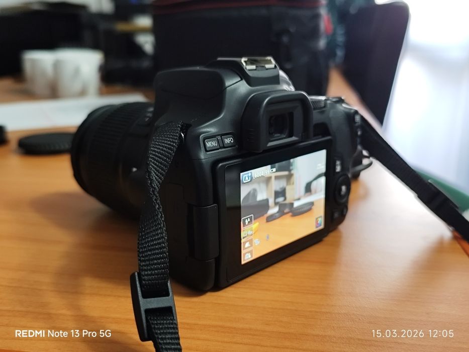 Canon Eos 250d + Blitz MK 950II + 2Carduri 64 gb