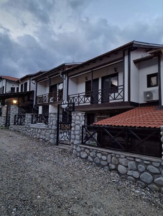 Дава се под наем Къща в Банско - 100 кв.м за 698.19 € - Снимка #1