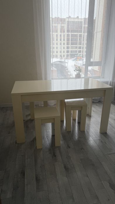 Продам стол со стулями из чистого дерево