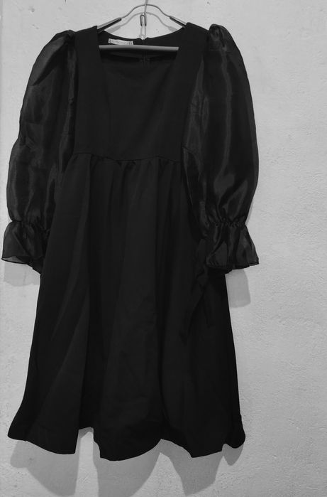 Qora vecherniy ko'ylak