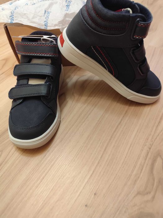 Нови детски обувки