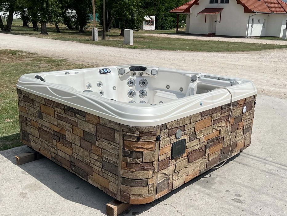 Artesian spas jacuzzi