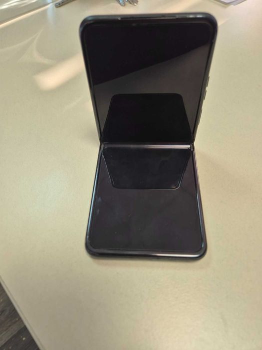 Смартфон Motorola razr 40, Dual SIM, 8GB RAM, 256GB, 5G