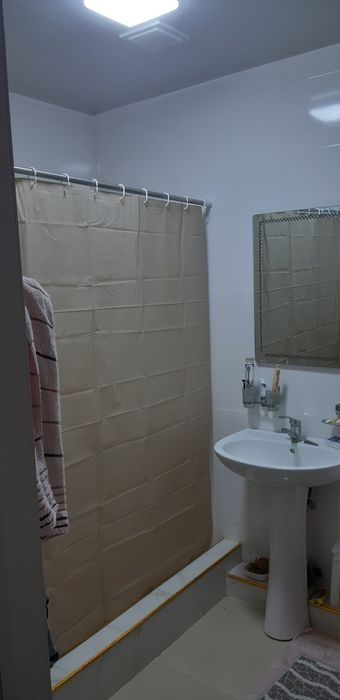 Kvartira ijaraga beriladi! 
Manzil: qorasuv motrid city house
3 xona.