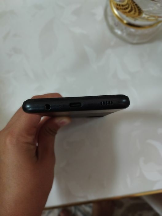 Samsung A12 holati yaxwi. Dokument karobkalari bor. Narxi keliwiladi