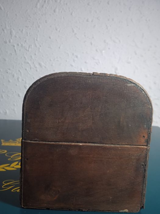 Шкатулка для украшений.