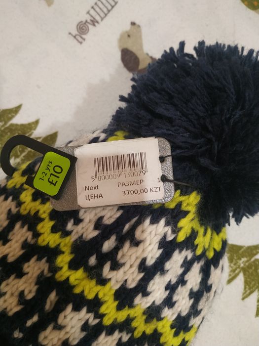 Продам шапку с варежками Next