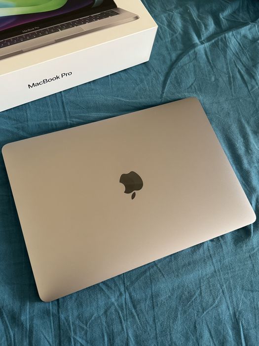 MacBook Pro 13” M1 Space Gray – 8GB RAM / 512GB SSD – Stare excelentă