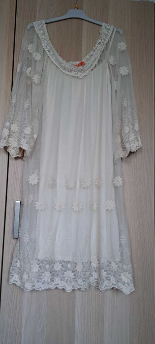 Rochie diafana cu broderie