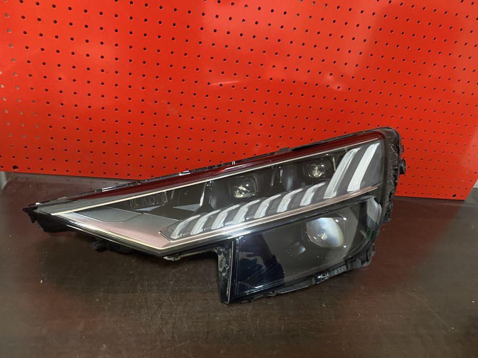 Far stanga full led matrix Audi Q8 cod 4M8941035