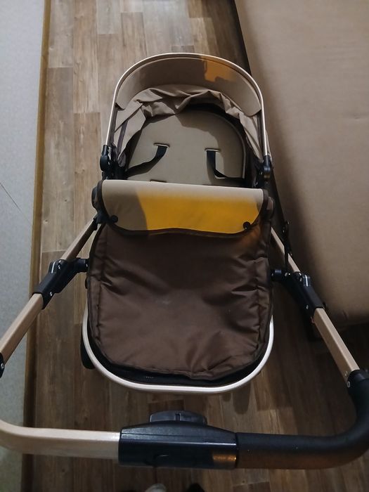 Продается недорого  коляска ванночка в подарок  на фото