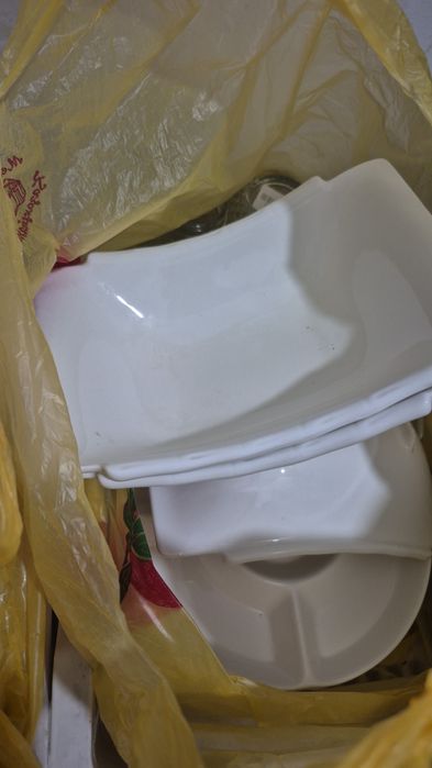 Продам посуду для столовой