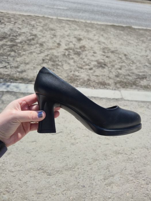 Туфли женские на каблуке