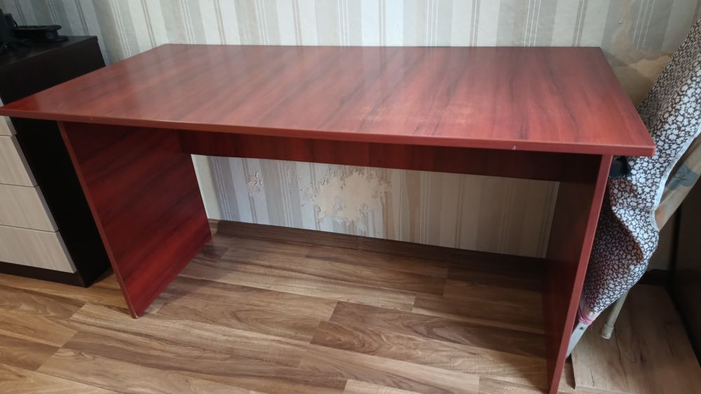 Бюро с размери 70/140см