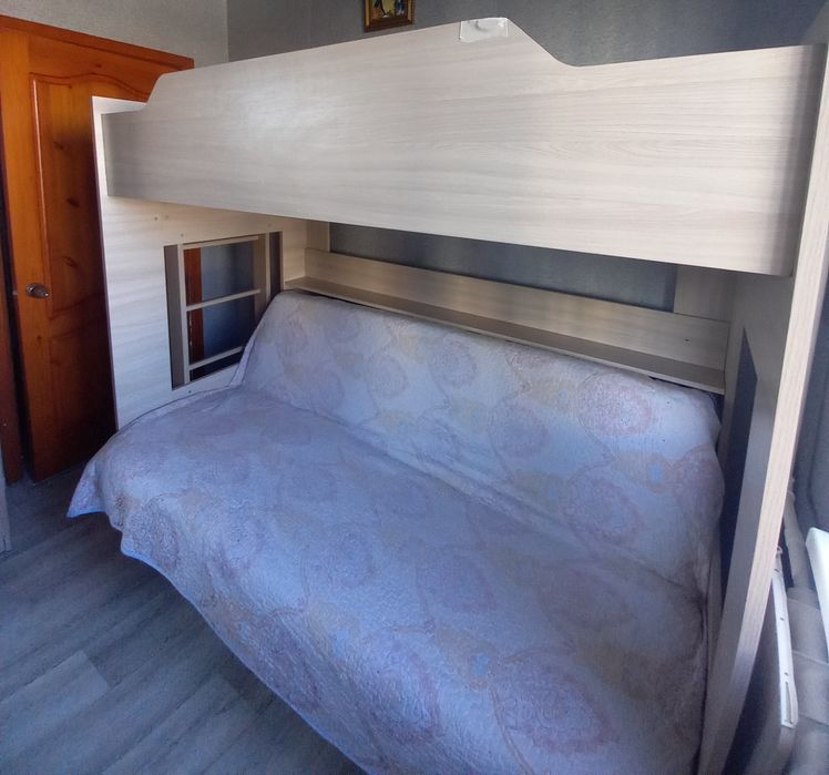 Продаётся двухъярусная кровать с диваном