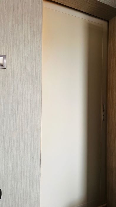 Плъзгаща алуминиева врата с рамка