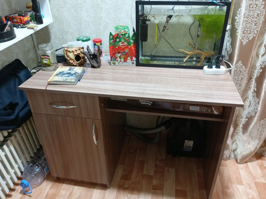 Стол в хорошем состоянии.