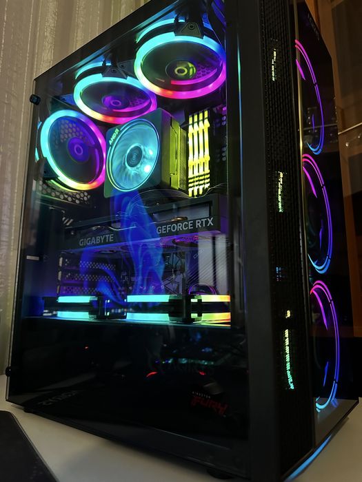 Vând pc gaming în stare exelentă