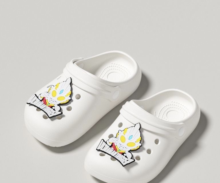 В наличии аквашузы, кроксы