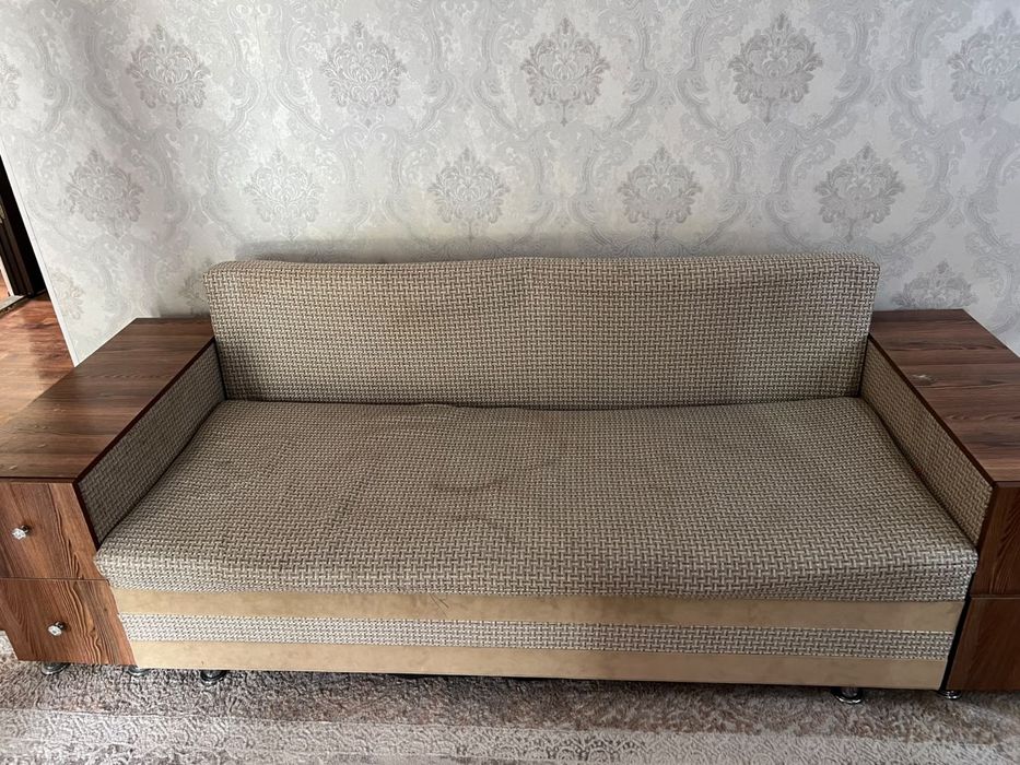 Отдам диван(в нормальном состоянии)