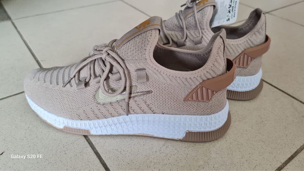 Дамски обувки нови меки удобни