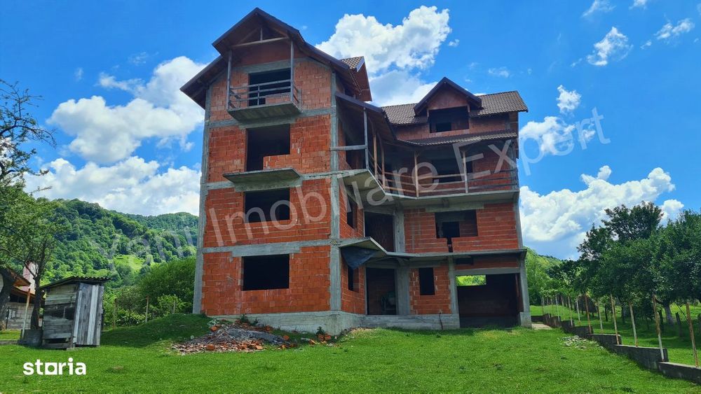 Pensiune de vânzare în comuna Corbeni, Județ Argeș.