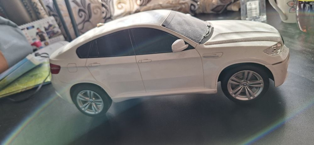 Vand masina bmw x6 albe in stare buna