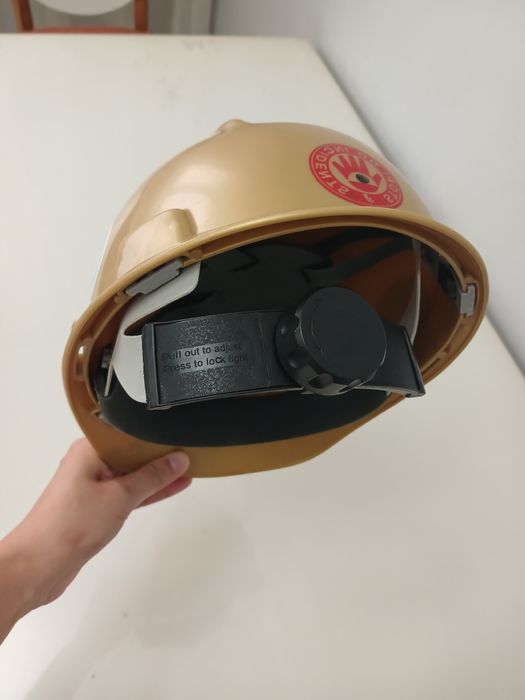 Продам каску HSE TCO