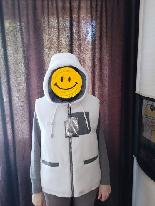 Продам желетку женскую