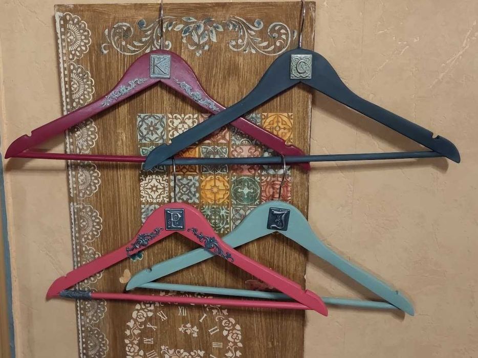 Винтидж декорирана закачалка за дрехи