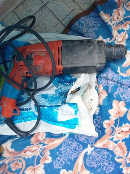 Продам электродрель и перфаратор
