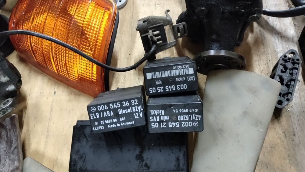 Продам запчасти на Мерседес 124