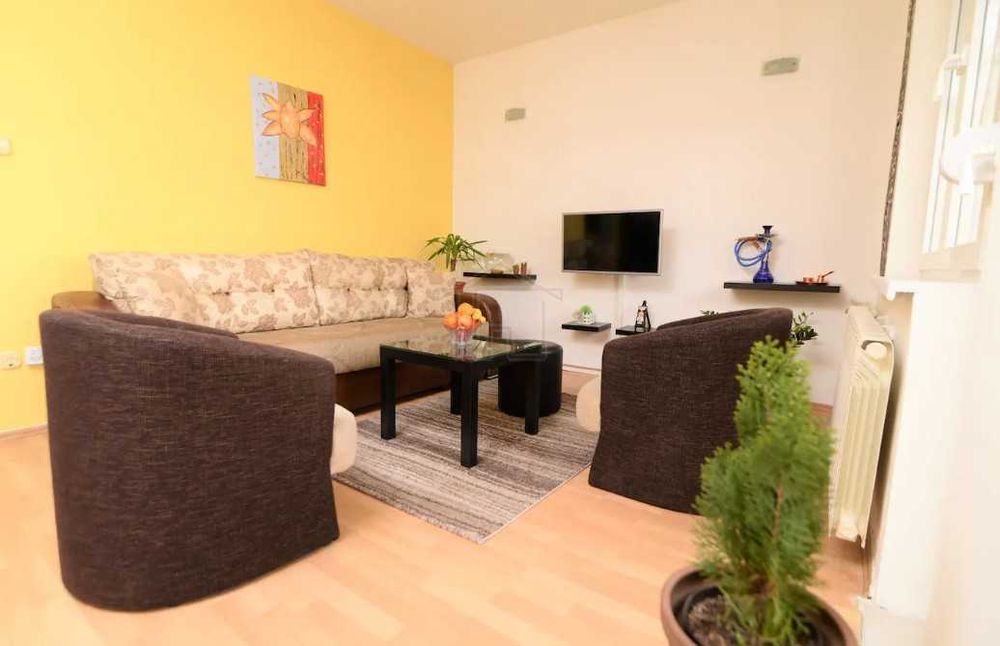 Дава се под наем Двустаен апартамент в Пловдив, Тракия - 52 кв.м за 255 € - Снимка #1