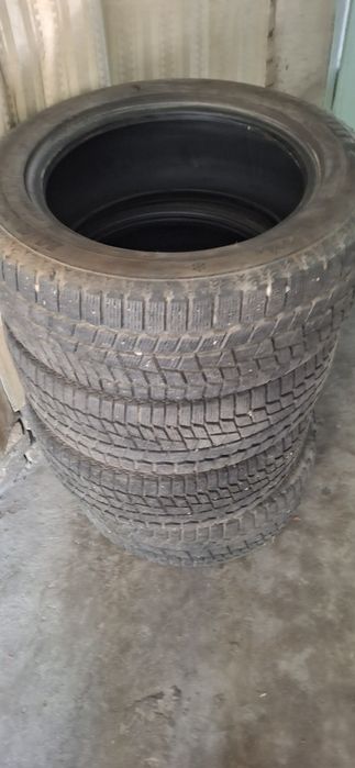 Продам зимние шины 225/55/17 состояние идеалное без трешин