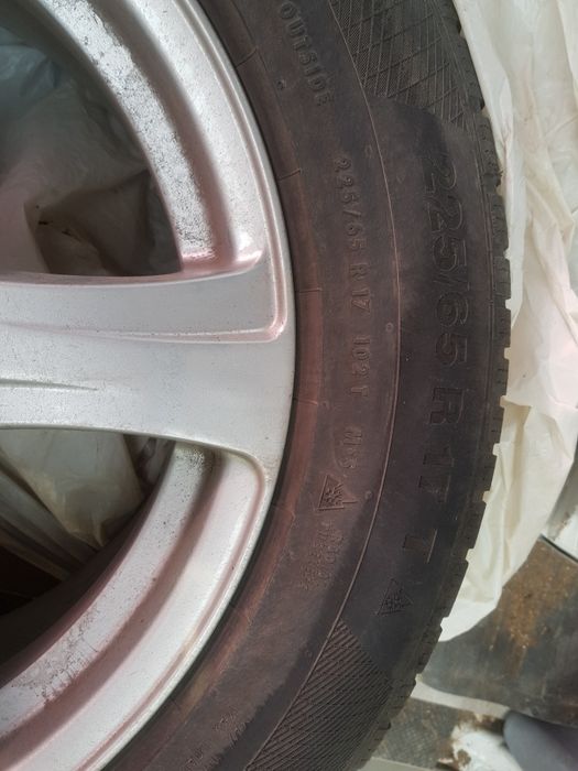 Продавам джанти със зимни гуми 225/65/17 Continental за Тойота Рав 4