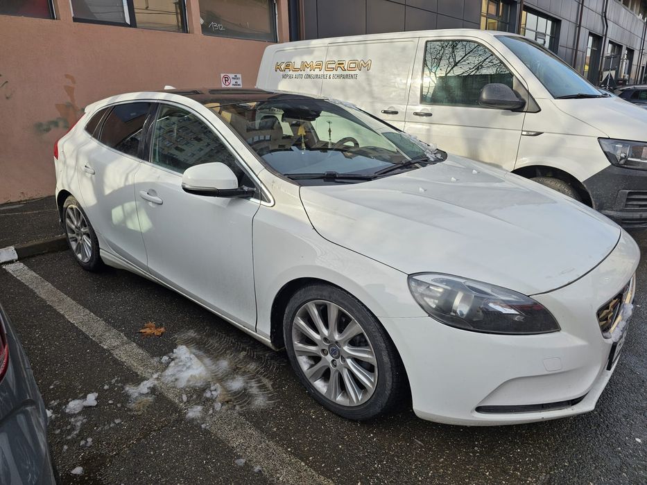VOLVO  V40  2014