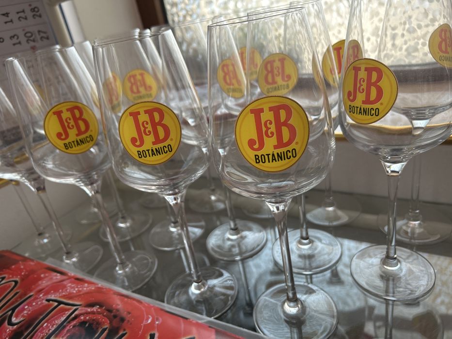 Дълги чаши за коктейл и вино