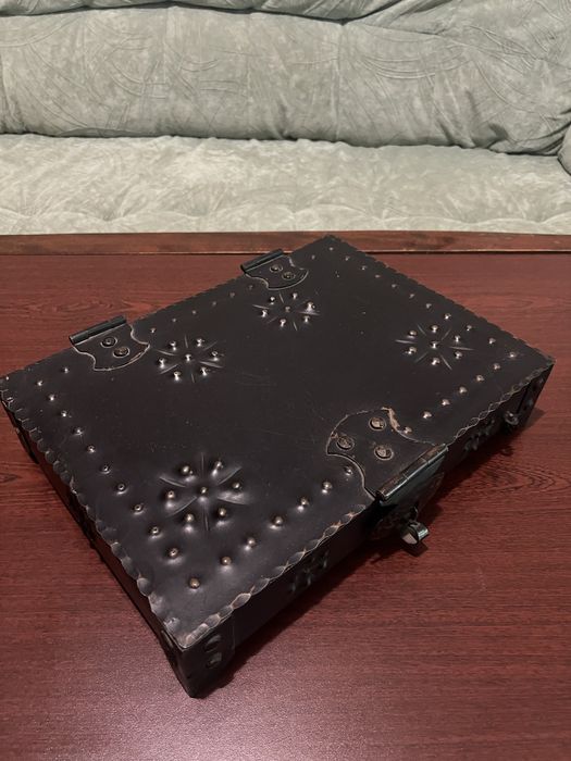 Стара Желязна Кутия за бижута