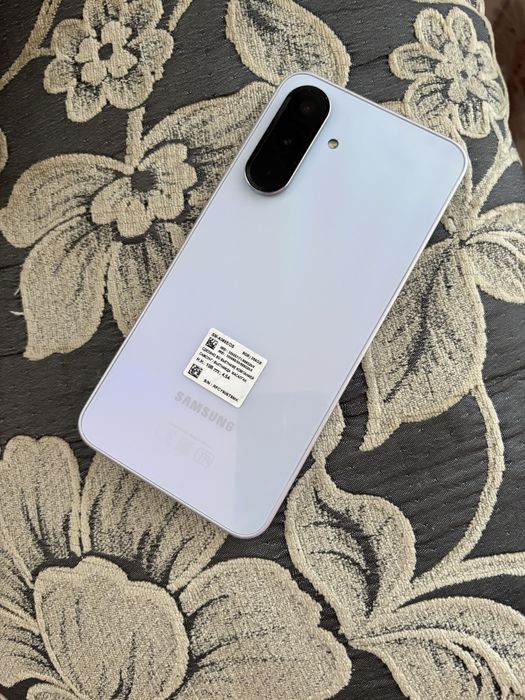 Продам почти новый Самсунг A36 5G