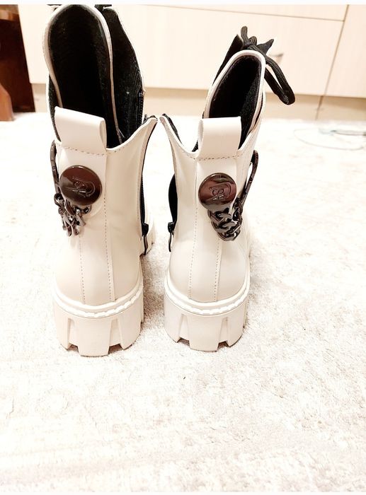 Продам ботинки женские