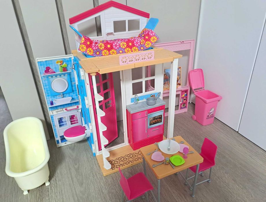 Casa cu etaj Barbie Mattel