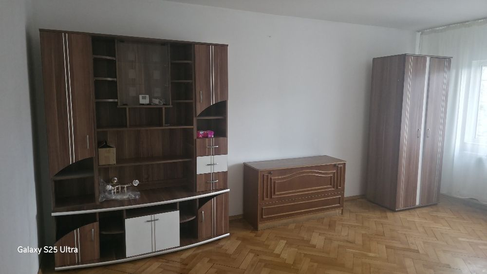 Chirie apartament cu 3 camera